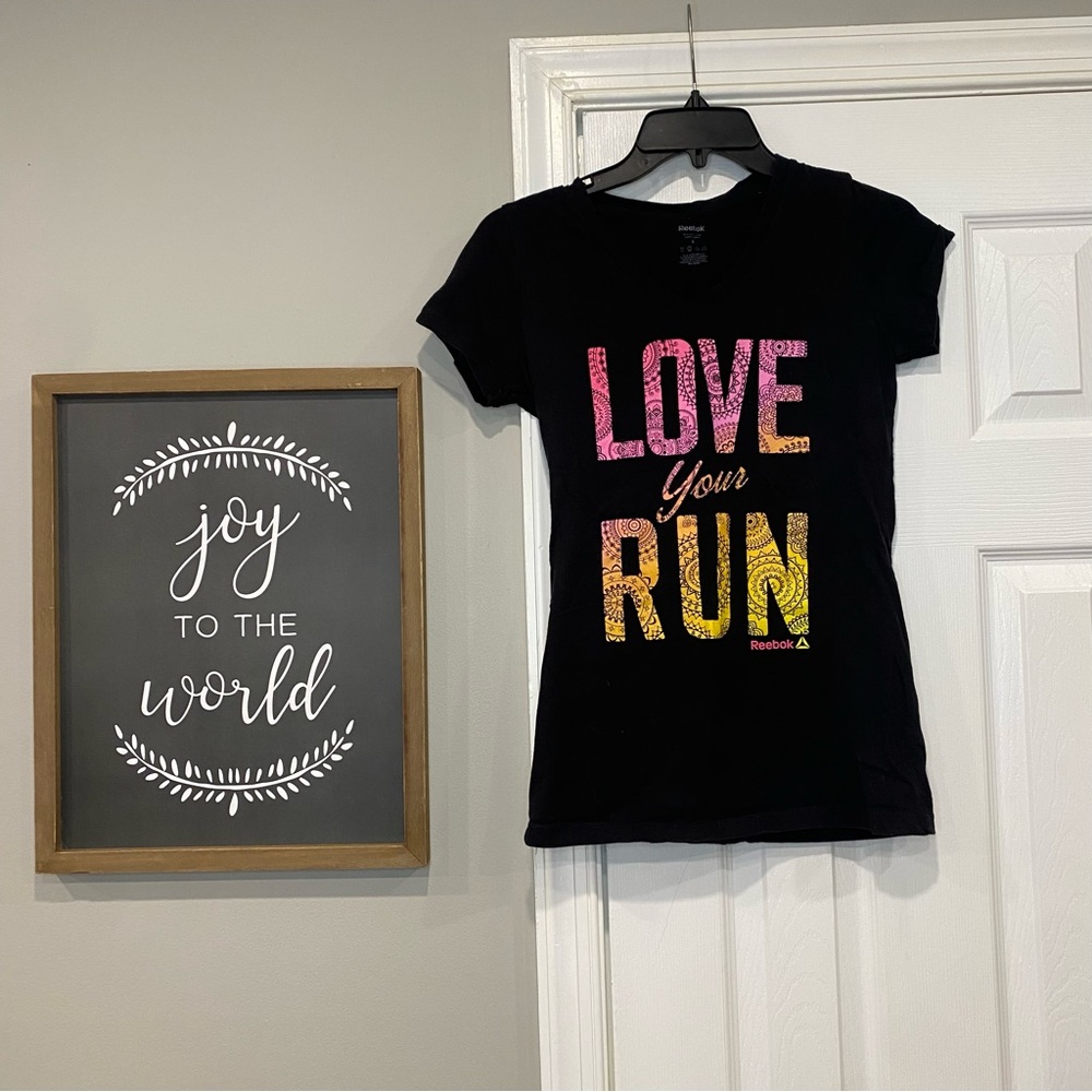 Reebok Love Your Run Tribal Boho V Neck Running Short Sleeve Shirt Small Womens